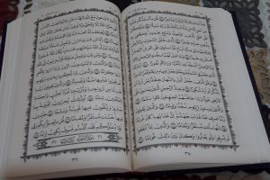 Découvrez les bienfaits de la lecture régulière du Coran : Une pratique spirituelle riche en enseignements